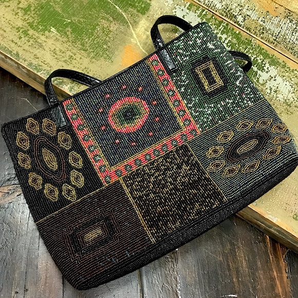 Gorgeous Glass Bead Purse! - Picture 2 of 11